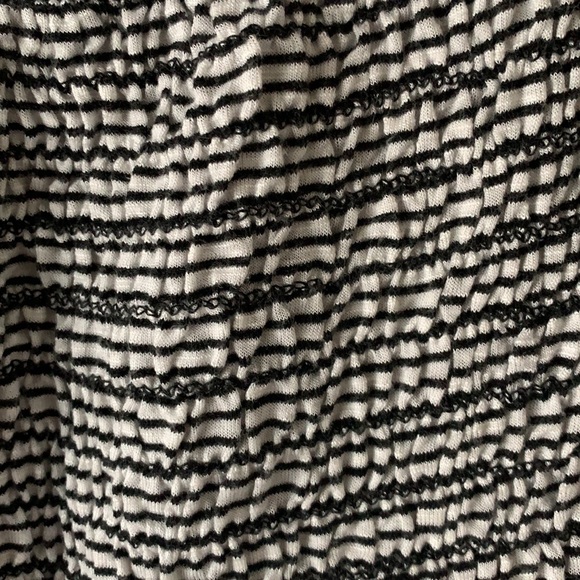 Striped off-shoulder crop top - Picture 5 of 5